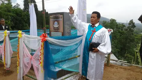 Pastor Paominlen Kipgen, dedicating The 20th TBAYF K.Geljang Area Foundation Stone